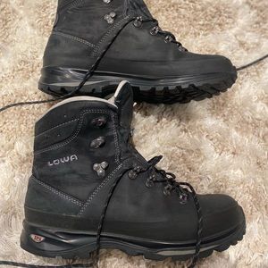 Size 11 Lowa mens boots